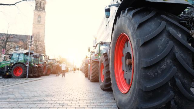 Protesten door landbouwers: wat als je medewerker niet of te laat op het werk raakt? 